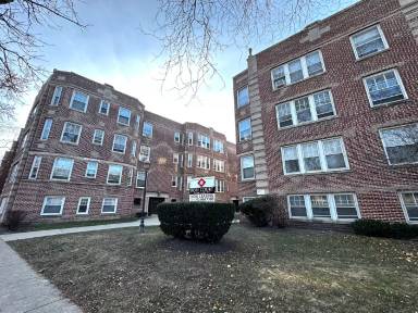 Main picture of 7014 N Sheridan Rd