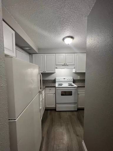 Main picture of 15850 NE Glisan St