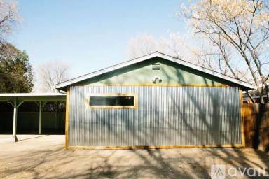Main picture of 815 Gold St