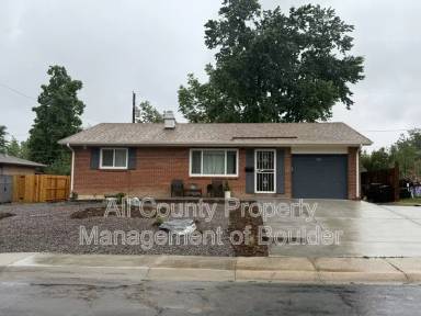 Main picture of 380 S 42nd St