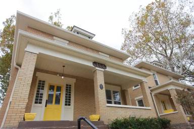 Main picture of 312 W Sixth St