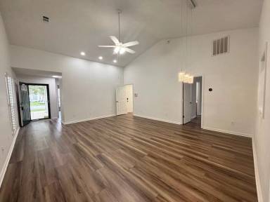 Main picture of 112 Ivy Garden Ln