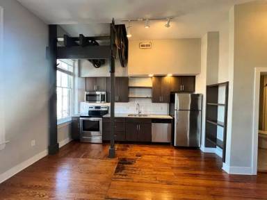 Main picture of 20 E Broad St