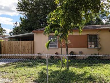 Main picture of 3030 NW 68th St