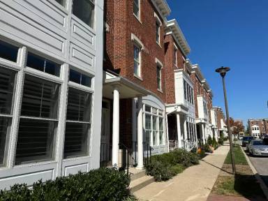 Main picture of 3218 Napoli Way