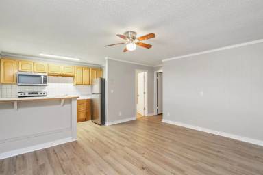 Main picture of 1000 W 1st Ave