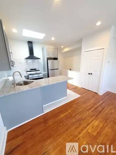 Main picture of 5650 Elmwood Ave