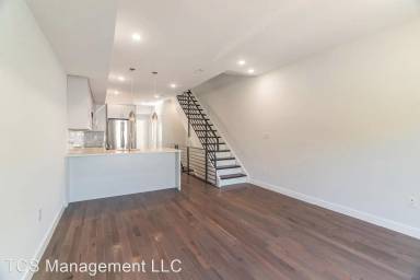Main picture of 2247 N Franklin St
