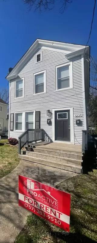 Main picture of 3225 Lyons Ave