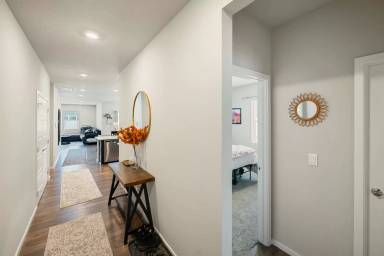 Main picture of 8409 W Silver St