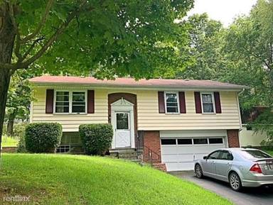 Main picture of 12 Lee Ln
