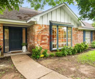 Main picture of 712 Willow Creek Dr