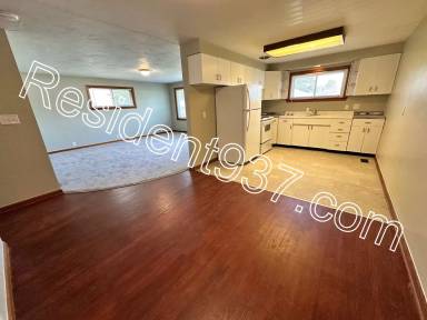 Main picture of 350 E Whittier Ave
