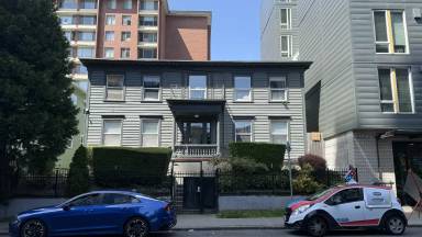 Main picture of UW 4713 Brooklyn Ave NE