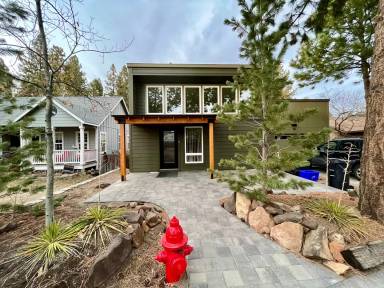Main picture of 1832 SW Forest Ridge Ave