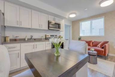 Main picture of 5300 Crenshaw Blvd