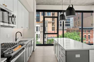 Main picture of 189 W Huron St