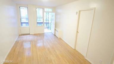 Main picture of 270 W 25th St