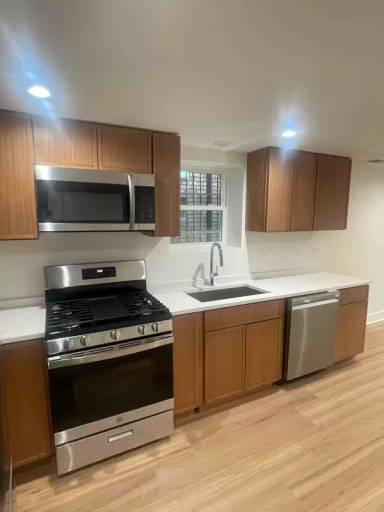 Main picture of 2841 N Avers Ave