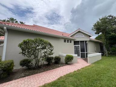 Main picture of 557 SW New Castle Cv