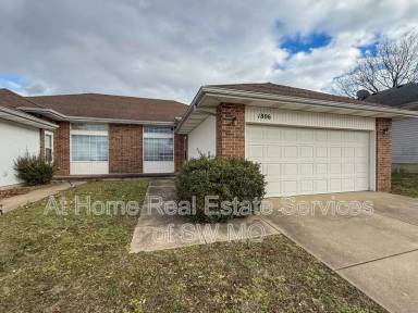 Main picture of 1806 N Cedarcrest Ave