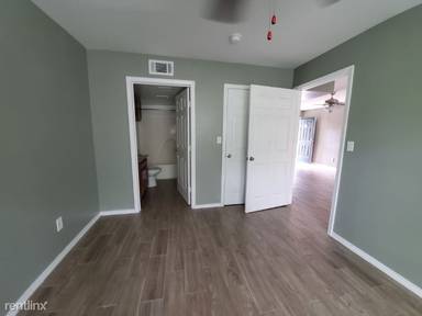 Main picture of Pine Hollow Apartments