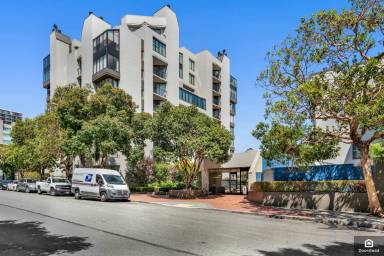 Main picture of 150 Lombard St