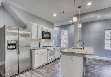 Main picture of 314 Collins Ave