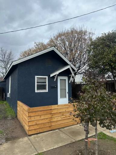 Main picture of 323 C St