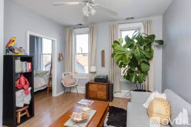 Main picture of 1324 W 19th St