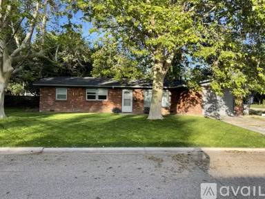 Main picture of 2908 S Meadowbrook Dr