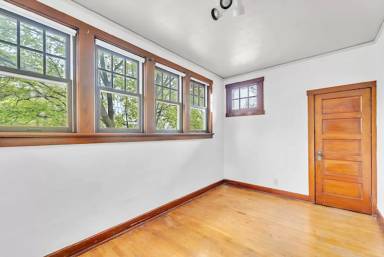 Main picture of 1905 E Kenwood Blvd