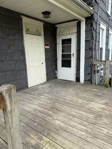 Main picture of 300 Crawford St