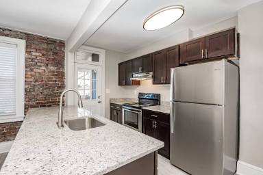 Main picture of 3010 W Leigh St