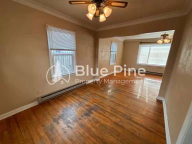 Main picture of 225 E 24th St