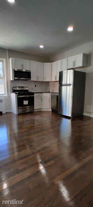 Main picture of 391 Avenue C
