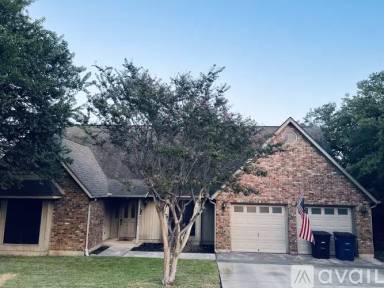 Main picture of 420 E Tanglewood Dr
