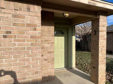 Main picture of 121 Cambridge Dr