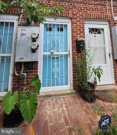 Main picture of 1422 W St SE
