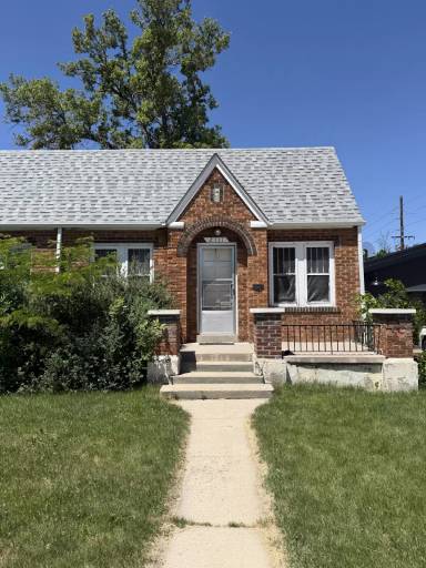 Main picture of 2111 S Washington St