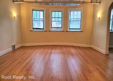 Main picture of 4919 N Rockwell St