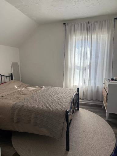 Main picture of 305 Irving St