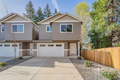 Main picture of 4716 NE 37th Ct