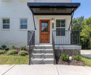 Main picture of 952 Charlotte St