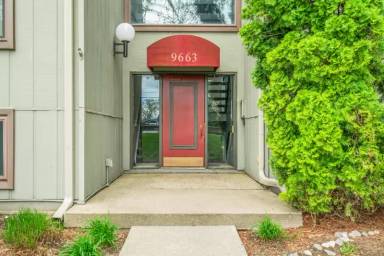 Main picture of 9663 Bayview Dr