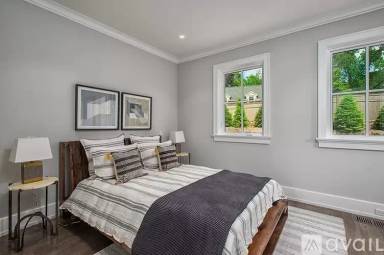 Main picture of 4 Morningside Dr N