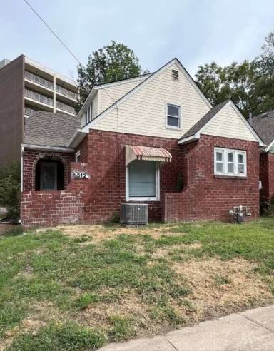 Main picture of 514 1/2 W Walnut St