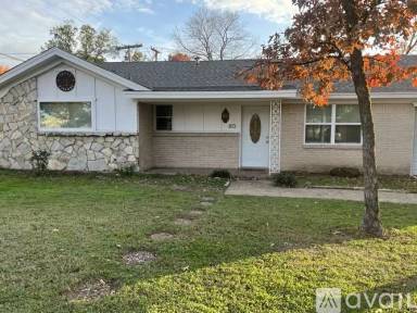 Main picture of 813 Royal Ter