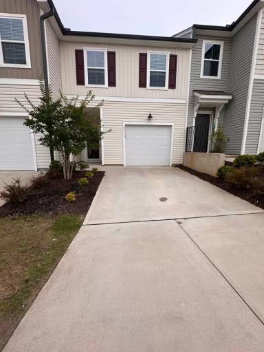 Main picture of 911 Falls Grove Trl