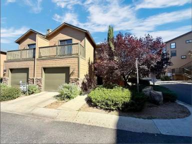 Main picture of 1131 Hughes St